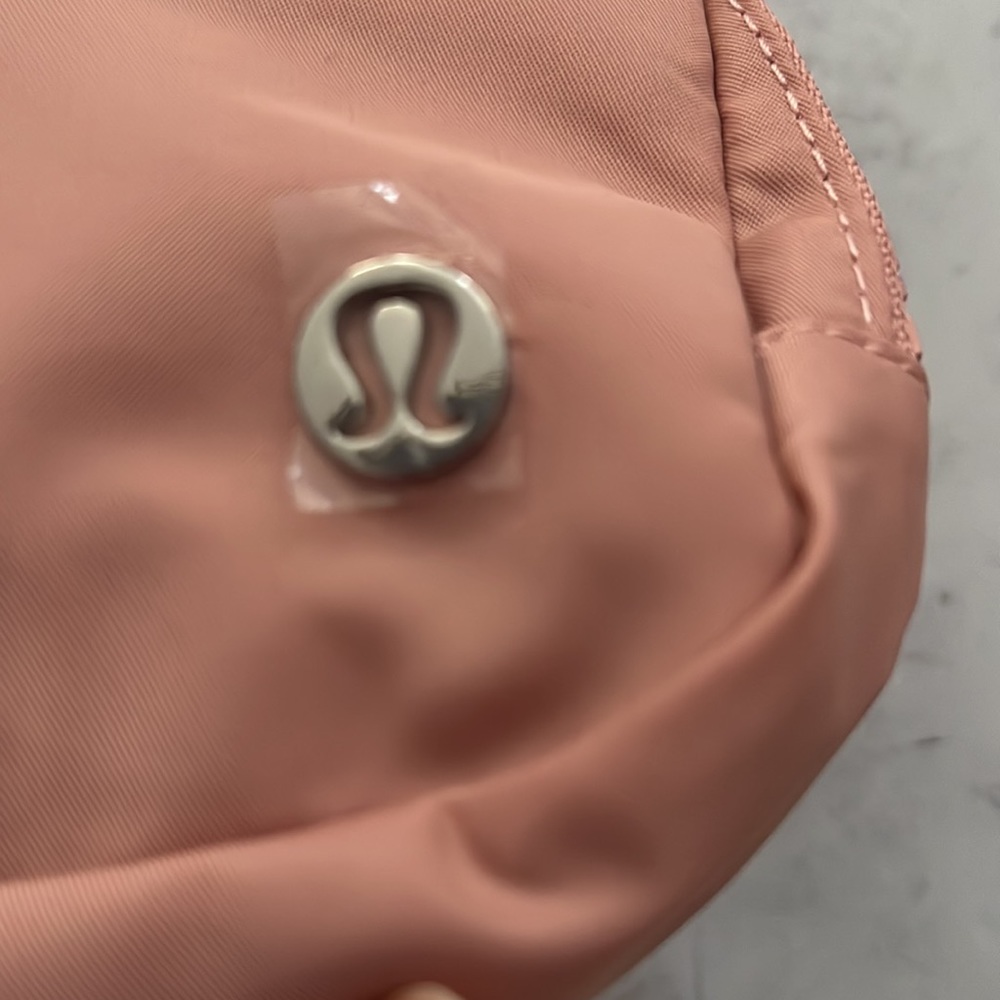 NWT Lululemon Everywhere Belt Bag Pink - Picture 8 of 9